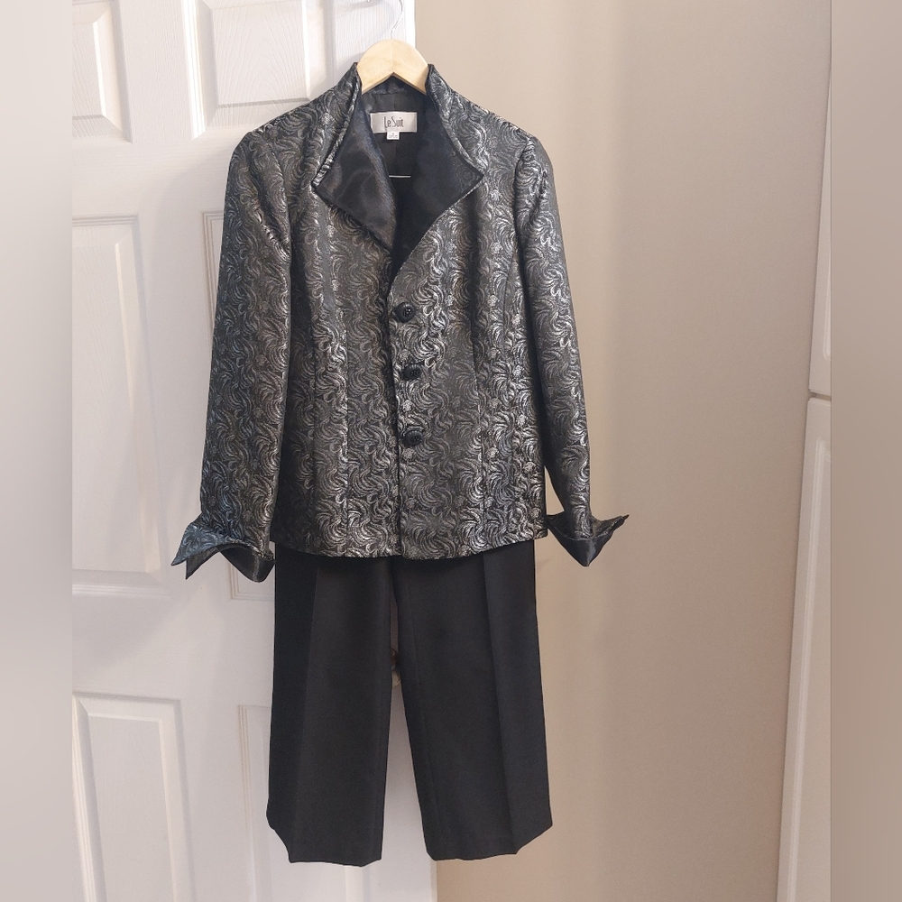 Sz 8 Le Suit Silver Scroll Formal Suit